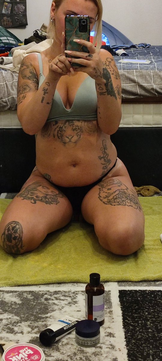 CeeCeeFoxx's tweet photo. Who wants to see my tan lines? 
All you gotta do is send me £5 on PayPal or Amazon gift card and I'll show you 😉 https://t.co/1KxMPgjYKE