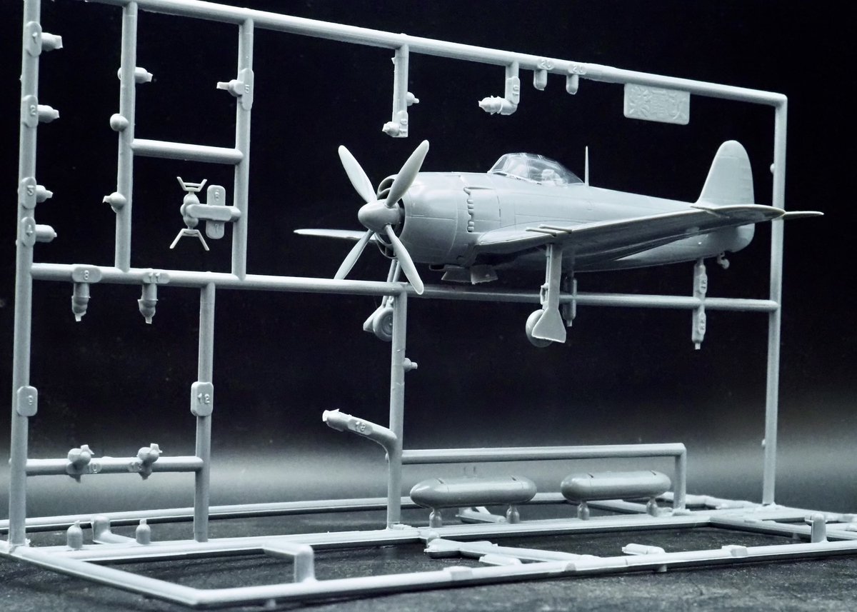 FuwakuT's tweet image. #今月作ったプラモ晒そうぜ

今月の完成はこれだけ。
来月はいよいよゼロの危機…

OBJECT640 #AmusingHobby 1/35
紫電改 #ハセガワ 1/72 (ランナー組み)