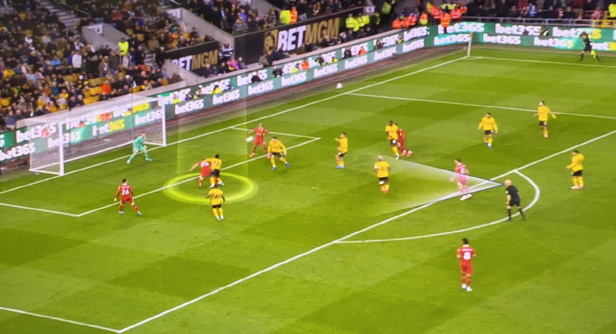 NeilMellor33's tweet image. Anthony Taylor has shown 19 yellow cards in 2 games but no card for this!
Yes, he gave the pen - but no booking 🤔😳#baffling 🟨 
#ReviewShow #LFCTV #LFC