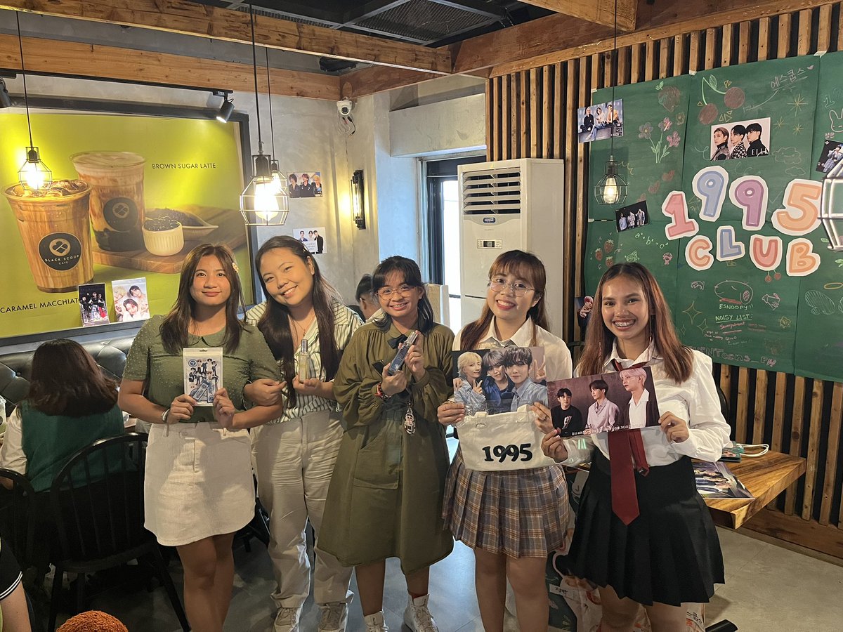 EVENTeens_PH's tweet photo. classmates who won prizes from our sponsors! 💚 https://t.co/Lz0mLK78Du