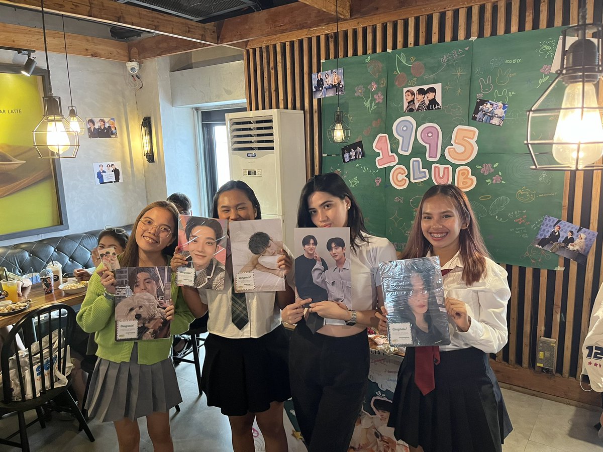 EVENTeens_PH's tweet photo. classmates who won prizes from our sponsors! 💚 https://t.co/Lz0mLK78Du