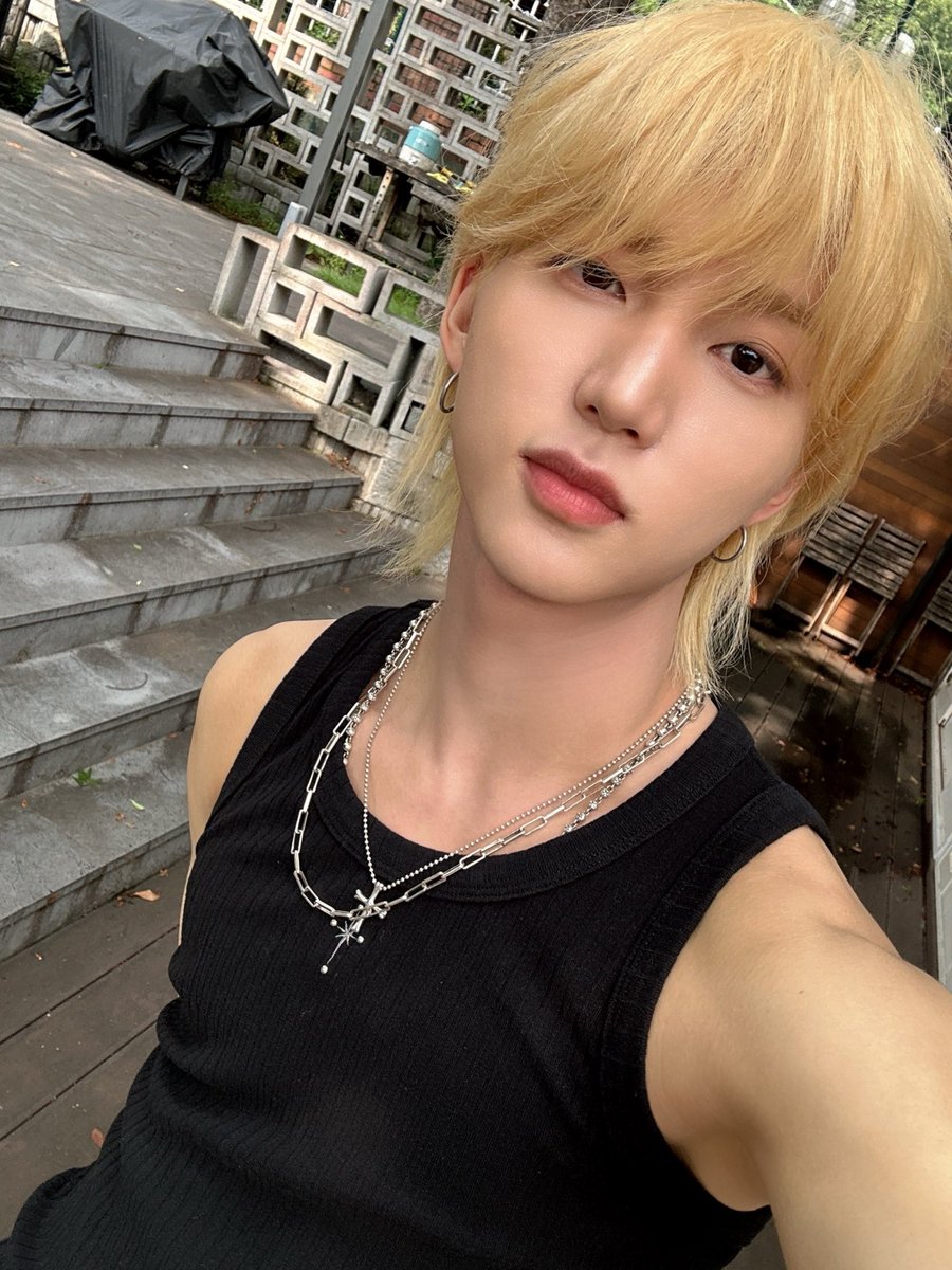 TNX_twt's tweet photo. 이때 날씨 좋았어ㅓ🦋🦋

#THENEWSIX #TNX #더뉴식스
#은휘 #HWI https://t.co/DTl72KcvKa