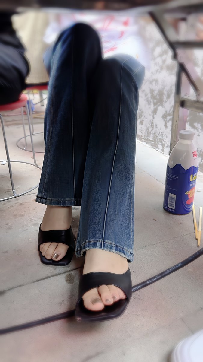 吃着饭随手拍拍老婆和大姐
我负责喂孩子 https://t.co/NkpyDgU9Zg