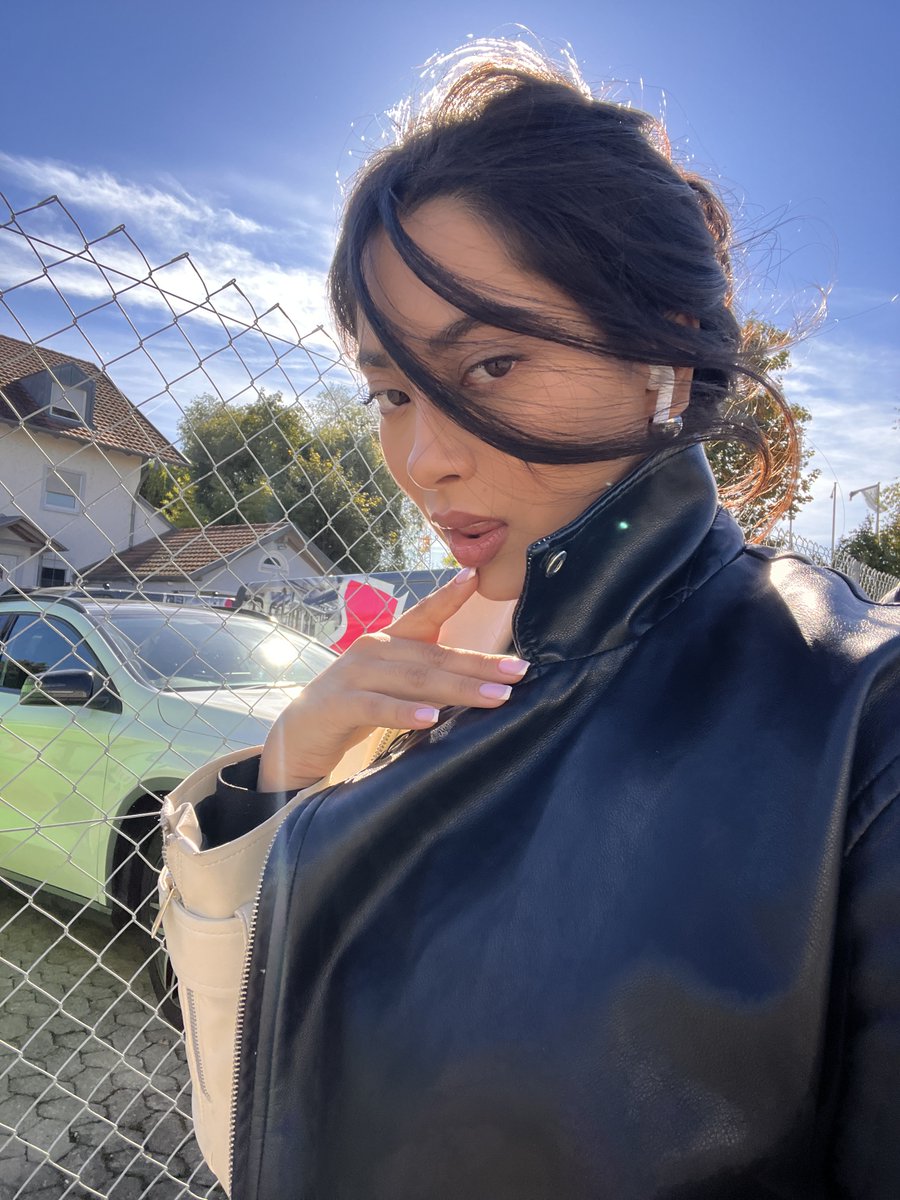 FOLLOW HER 💋

👉instagram.com/_emilydanvers