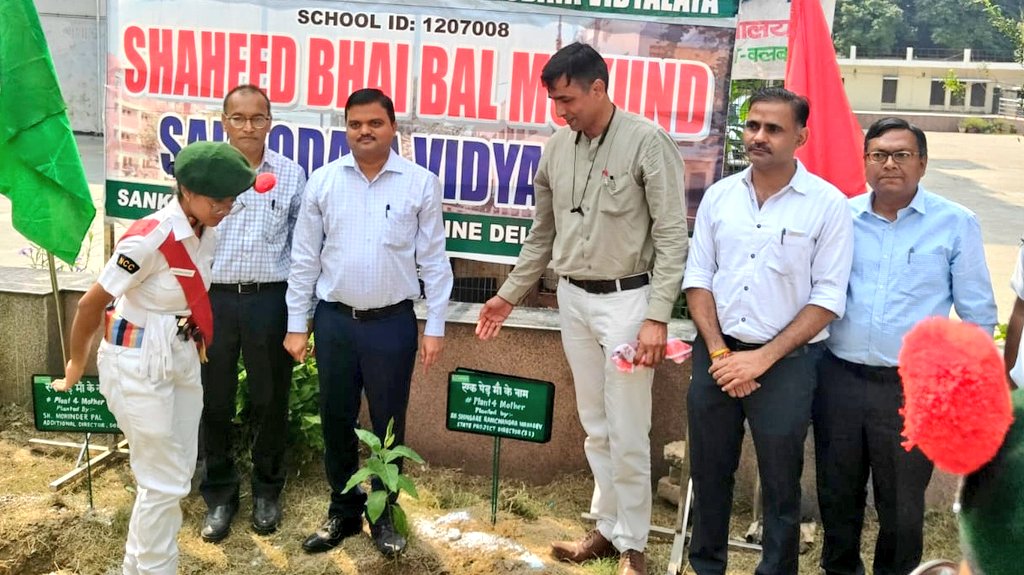 Dir_Education's tweet photo. Empowering future generations for a greener tomorrow!

'Ek Ped Maa Ke Naam', a tree plantation drive at SV Shankaracharya Marg, was organised as part of the #SwachhataSeHiSeva campaign.

Adl DE Sh.Ramchander Shingare &amp; Sh. Mohinder Pal actively participated in planting trees. https://t.co/QHnakwr0OT