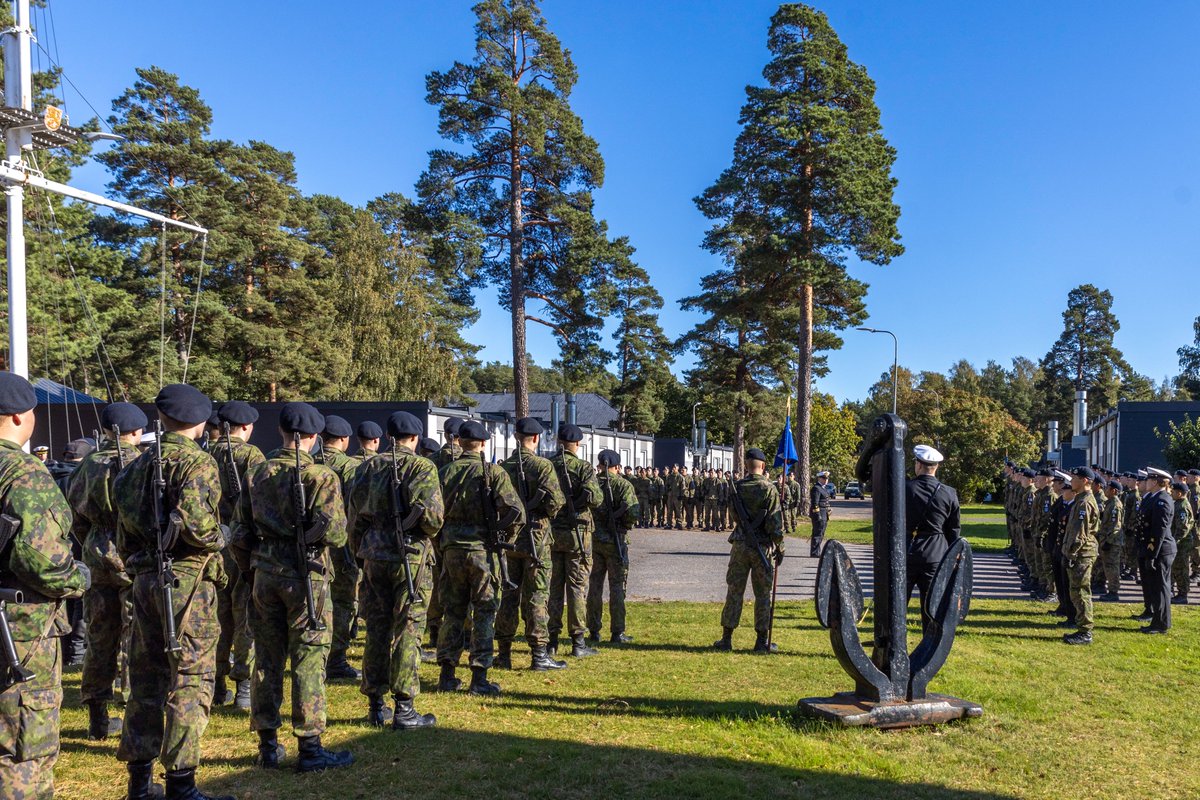 rannikkopr's tweet photo. #Rannikkoprikaati'n logistiikasta, kuljetuksista ja turvallisuudesta vastaava Porkkalan rannikkopataljoona sai tänään uuden komentajan Heikki Rahikaisen luovuttaessa pataljoonan Jaakko Plathanille. Menestystä molemmille uusiin tehtäviin! #PORKRP #Upinniemi https://t.co/5z1q2L6VbP