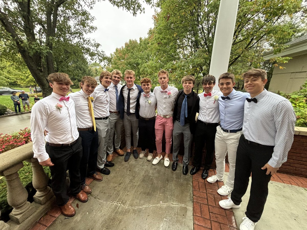 Mason Baseball cleaned up for Hoco this weekend!
Special thanks to Fifty West Deerfield for having us out on this special day!
#45040 💫💚👔