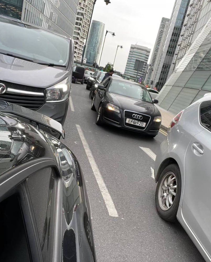 It's a new day, everyone has to work for their dreams and life, even on the road of traffic jam, we will not give up our dreams and keep moving forward, wishing everyone a wonderful life💋