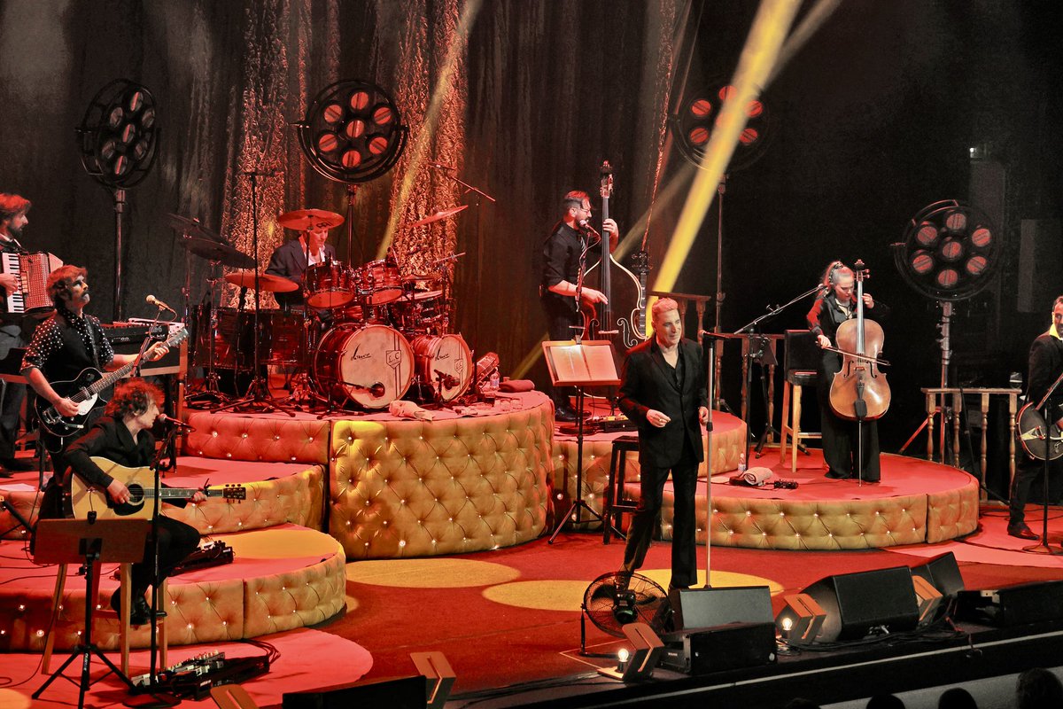 Noche de reencuentros en Valencia con el señor <a href="/Loquillo/">Loquillo</a>, un merecido sold out y otro concierto para el recuerdo, 30 años de transgresiones no son nada.

<a href="/globalylive/">Globaly Live</a> 
<a href="/lasttourint/">Last Tour</a> 
<a href="/BigStarMusices/">Big Star Music</a>