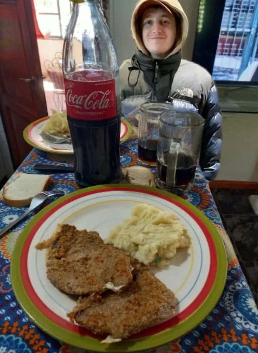 ultimotrenameri's tweet photo. fa dillom sos re pesado amigo todos los días en casa encima no pusiste ni un peso para la coca me tenes cansada https://t.co/1RHebr3Aa8