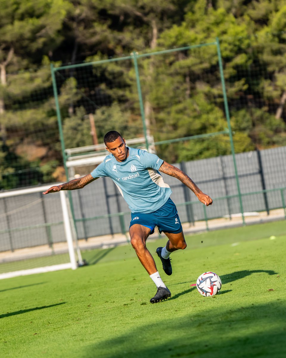 OM_Officiel's tweet photo. 𝐇𝐚𝐩𝐩𝐲 𝐁𝐢𝐫𝐭𝐡𝐝𝐚𝐲 𝐌𝐚𝐬𝐨𝐧 🥳

Meilleur buteur Olympien depuis le début de la saison, notre ailier fête aujourd’hui son 2️⃣3️⃣ème anniversaire 🎂🎉 https://t.co/bwt1qtIXHc