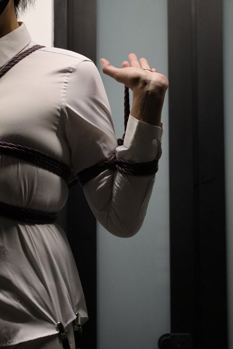 jeruttali's tweet photo. 🪢 Part 2 @silversky90
Monday blues? Come and let me help you tie up any loose ends in your executive wear, of course.
#consented
🪢 @jeruttali
🐰 @silversky90
📸 @funkybeaver35 https://t.co/iJI5Ggx8pt