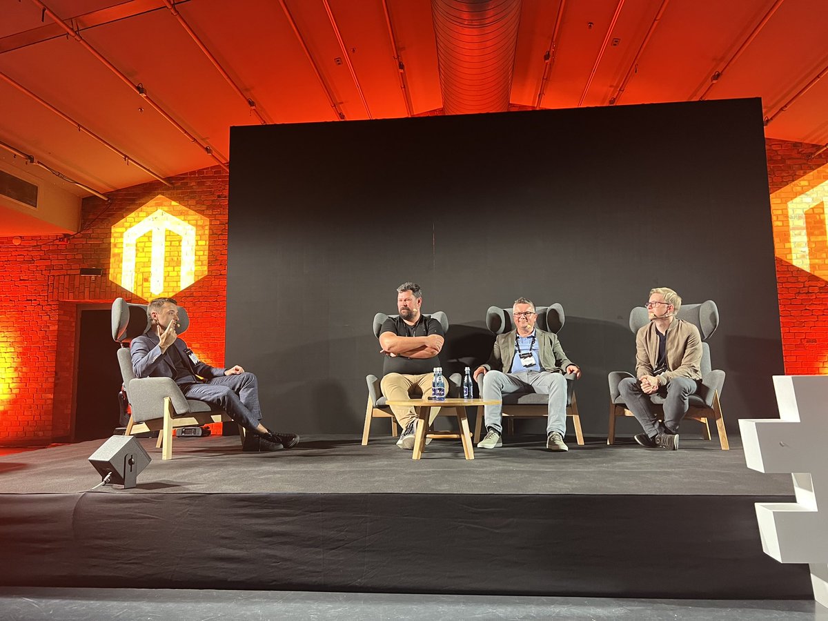 Meet Magento Poland 2024 (@meetcommercepl) on Twitter photo „Let’s turn off the shiny background and be more sustainable” - Kamil Porembiński. ♻️
<a href="/LBajsarowicz/">Łukasz Bajsarowicz</a> / Kamil / <a href="/tomislavbilic/">Tomislav Bilic</a> / <a href="/krzksz/">Mateusz Krzeszowiak</a>
#mm24pl „Let’s turn off the shiny background and be more sustainable” - Kamil Porembiński. ♻️
<a href="/LBajsarowicz/">Łukasz Bajsarowicz</a> / Kamil / <a href="/tomislavbilic/">Tomislav Bilic</a> / <a href="/krzksz/">Mateusz Krzeszowiak</a>
#mm24pl