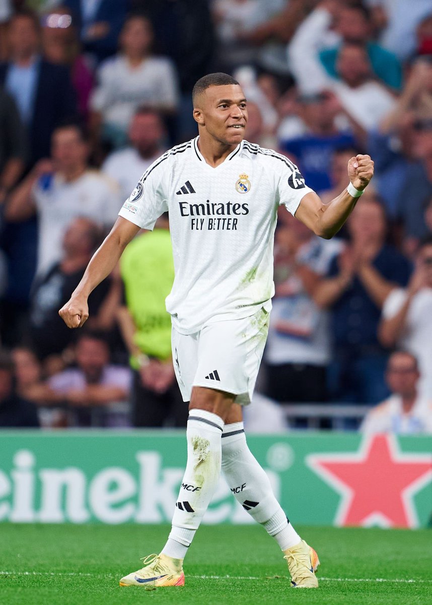 RMadrid_actu's tweet photo. 🚨| 𝐁𝐑𝐄𝐀𝐊𝐈𝐍𝐆: Kylian Mbappé a DÉJÀ RÉCUPÉRÉ, il est CONVOQUÉ pour le match de Champions League contre Lille. @carlitosonda #RealMadrid ✅🔥