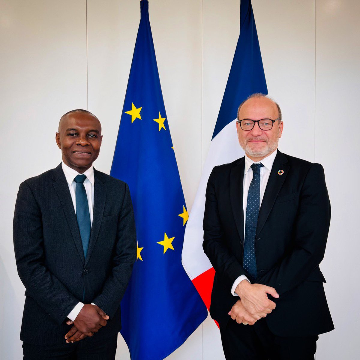 TMohamedSoilihi's tweet photo. Première réunion de travail avec le Directeur général de l’ @AFD_France. Riche tour d’horizon sur notre politique de partenariats et d’investissements  solidaires et durables. 
En avant 🇫🇷 ! @RiouxRemy https://t.co/wLwRZomxNp