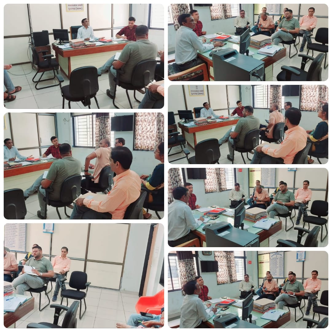 જૂનાગઢમાં ભારે વારસાદના કારણે વરસાદી પાણીના વેણ જેવા કે નદી તથા વોકળાની સ્થાનીકે મુલાકાત લઇ અડચણ હોય તો તે તાત્કાલીક અસરથી દુર કરવાના હેતુસર આજ રોજ તાલુકા પંચાયત વિભાગ, સિંચાઇ વિભાગ વિ. સાથે સમીક્ષા બેઠક યોજવામાં આવી.<a href="/collectorjunag/">Collector Junagadh</a> <a href="/sdmjunagadh/">DyCollector&SDM-Junagadh</a>