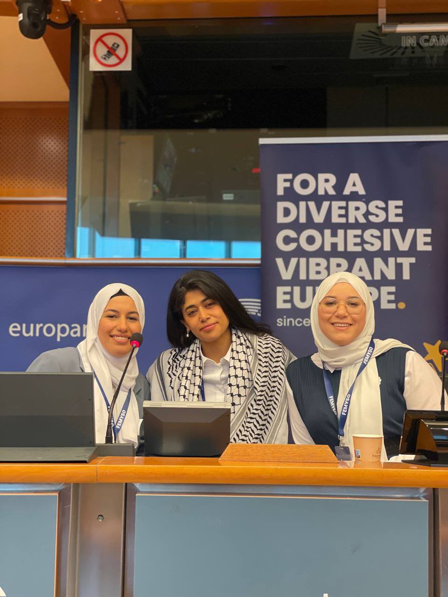 RimaHas's tweet image. ❤️☪️ Rencontre avec @FEMYSO Forum des organisations européennes musulmanes de jeunes et d'étudiants, membre de the European Network Against Racism @ENAREurope à l'occasion de la conférence annuelle de la journée d'action européenne contre l'islamophobie. Très honorée d'avoir pu…