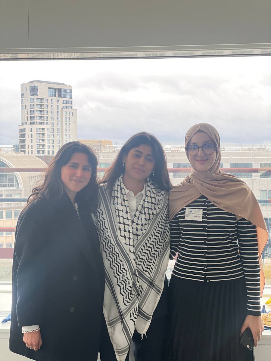 RimaHas's tweet image. ❤️☪️ Rencontre avec @FEMYSO Forum des organisations européennes musulmanes de jeunes et d'étudiants, membre de the European Network Against Racism @ENAREurope à l'occasion de la conférence annuelle de la journée d'action européenne contre l'islamophobie. Très honorée d'avoir pu…