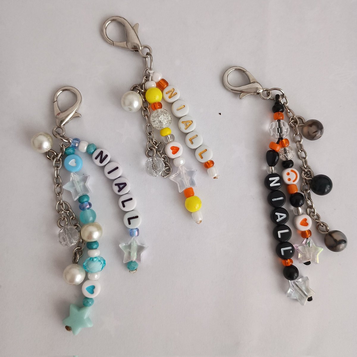 hsxloml's tweet photo. Buenass, miren estuve haciendo algunos straps, llaveros y accesorios para vender en el show de niall... Si me ven pasar por la fila no me miren mal 😔✨🌈 
Hago más straps con canciones o que digan solo Niall? https://t.co/fTuDqVZt5d