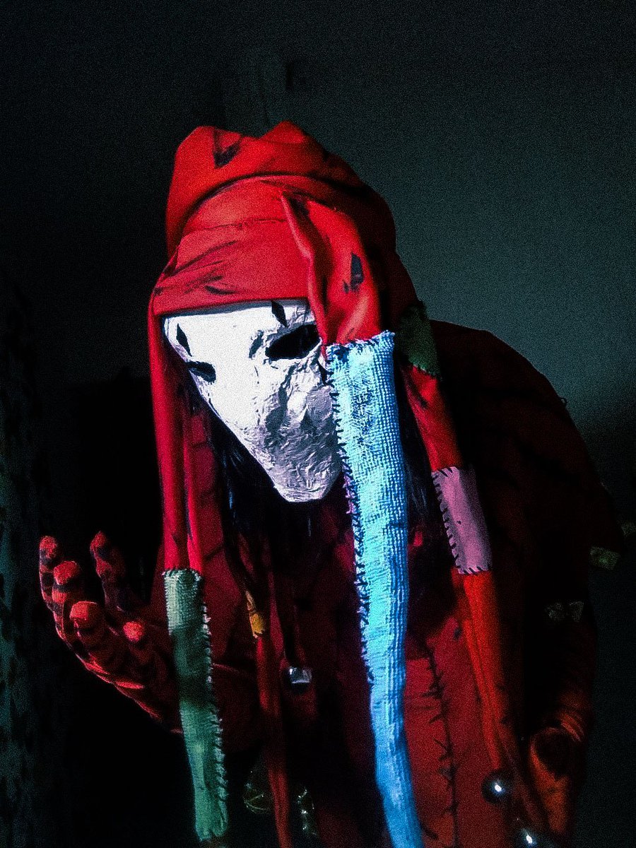 DecrawRoman's tweet photo. Made a version without a mask, still waiting for my leper to make a photoset.
#jester #DarkestDungeon #cosplay https://t.co/5rlYMfeWO3