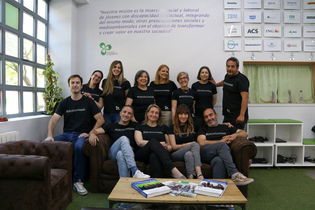 FCapacis's tweet photo. Hoy es el último día de nuestra compañera Natalia Liñán tras 7 años de dedicación en el departamento de comunicación. 📢

Muchas gracias Natalia, te deseamos lo mejor en @GrupoSylvestris. 💚💜 https://t.co/hZRuv9j5bB