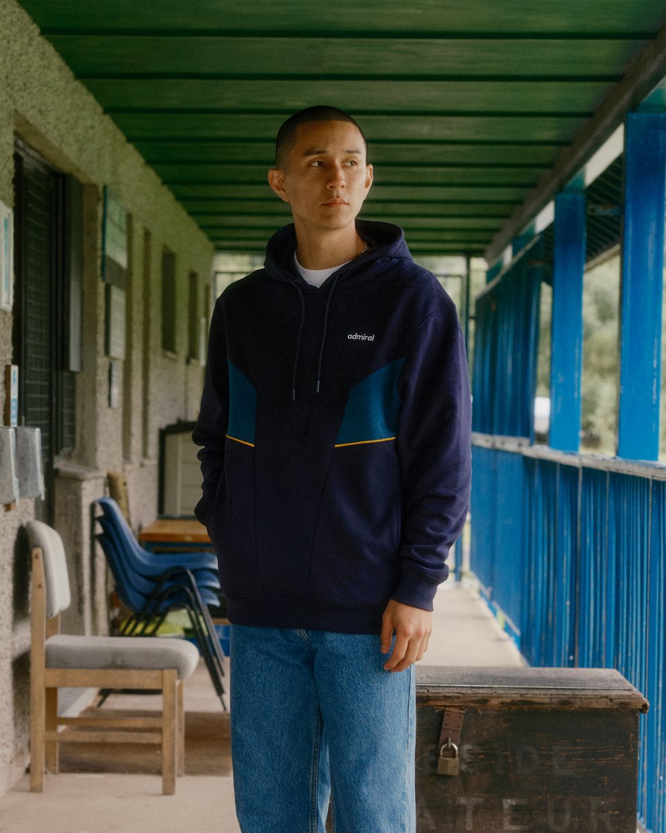 AW24 | Apollo Panelled Hoodie⁠

in Navy / Teal

admiralsports.com