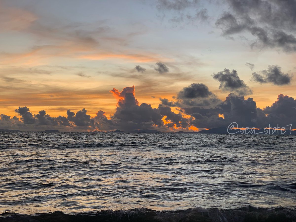 sea_state7's tweet photo. The SEA sings my name. 🌊
#SEA #เรียลทำงาน  #Skinship https://t.co/OeUNex79RI