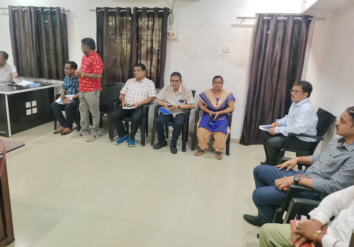 ଆଜି, ପଞ୍ଚାୟତ ସମିତି କାର୍ଯ୍ଯାଳୟ, ମୁରିବାହାଲ ଠାରେ ଜିଲ୍ଲାପାଳ, ବଲାଙ୍ଗିର ଓ ଆରକ୍ଷୀ ଅଧିକ୍ଷକ, ବଲାଙ୍ଗିର ଙ୍କର ଯୁଗ୍ମ ଜନ ଅଭିଯୋଗ ଶୁଣାଣି ଶିବିର ଅନୁଷ୍ଠିତ ହୋଇଅଛି । ଏଠାରେ ଜିଲ୍ଲାର ସମସ୍ତ ବିଭାଗୀୟ ଅଧିକାରୀ ଉପସ୍ଥିତ ରହି ଅଭିଯୋଗ ଗୁଡିକର ଶୁଣାଣି କରିଥିଲେ ।
<a href="/CMO_Odisha/">CMO Odisha</a>
<a href="/IPR_Odisha/">I & PR Department, Odisha</a>