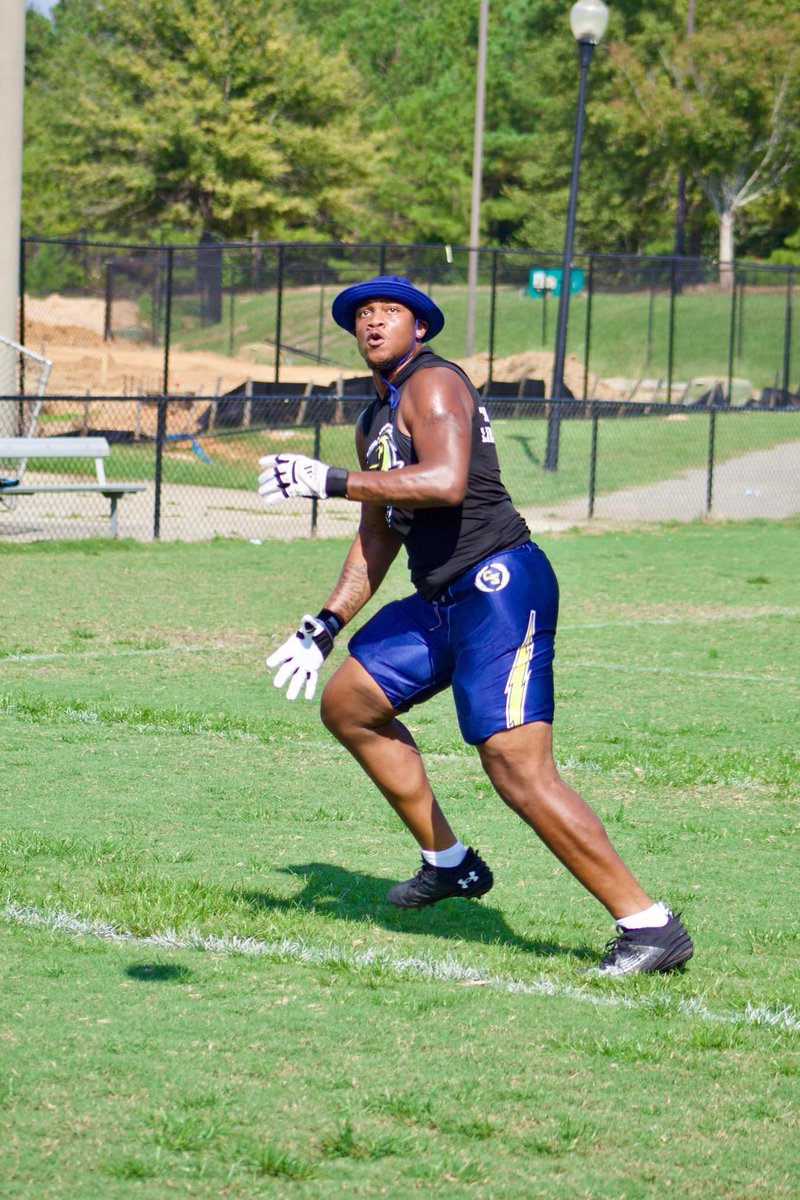EddieG3rd's tweet photo. I’m Coming out the Gate like I’m Antonio 🖤 #AntonioGates #NewPosition2025 #TE #HBack #LLMOM #LLDAD #LetsWork
Lala Nicole 📸 @columbus_storm (2025 a new era ) https://t.co/x0BVdvhdOh