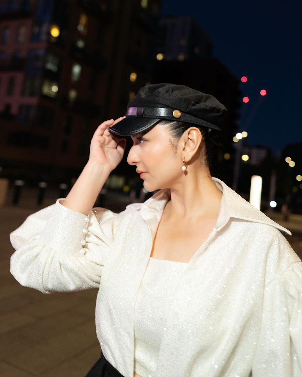 u_knoww_who's tweet photo. This is so Peaky Blinders coded ๐ญ๐ญ๐ญ๐ฅ๐ฅ๐ค๐ผ๐ค๐ผ
Slay Yumzi slay ๐ฅ๐ฅ๐๐๐
#YumnaZaidi https://t.co/R3MbYqAIHf