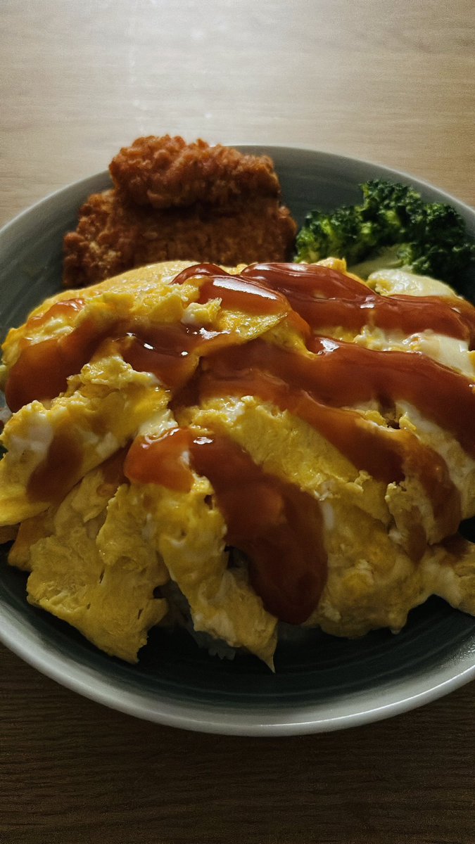 omumichan's tweet photo. 最近オムライス食べてなくなーい？って思ったそこのあなた、食べてます🍳オムライス🍳 https://t.co/Ig1AqJEdxm