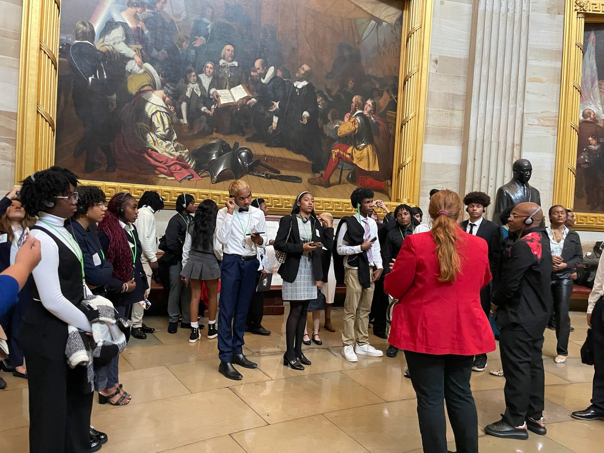 johnjaylaw's tweet photo. Our scholars had the opportunity to visit Capitol Hill in Washington, D.C., sit in the gallery of the House of Representatives, and end the trip with a visit to the African-American Museum. It was a great day of reflection. #johnjaylaw #johnjaystrong #futurelawyers #changeagents https://t.co/wngewkTwNr