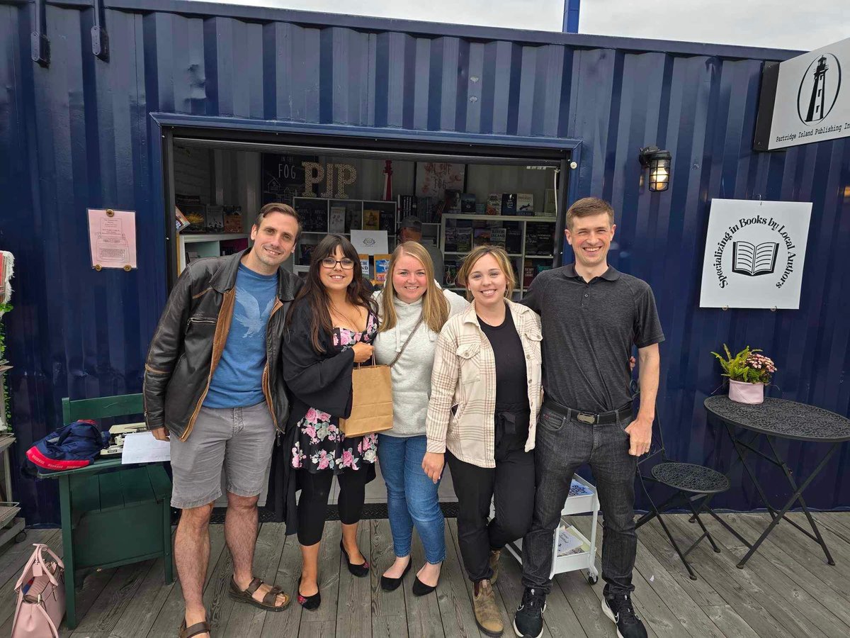 Had a great time meeting with the CSG Publishing team yesterday! 2025 is going to be an exciting year for book releases! 📖😊📝✨👏🏻 #publisher #authors #team #bookreleases #canada #canadianauthors #publishing #youngadult #fantasy #fiction #ysj
