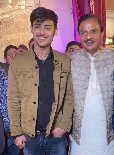 SharmaDevvvv's tweet photo. गौतम बुद्ध नगर के यशस्वी, हमारे माननीय सांसद श्री @dr_maheshsharma जी को जन्म दिवस की अनंत हार्दिक शुभकामनाएं💐 https://t.co/tdWdzxAYJ4
