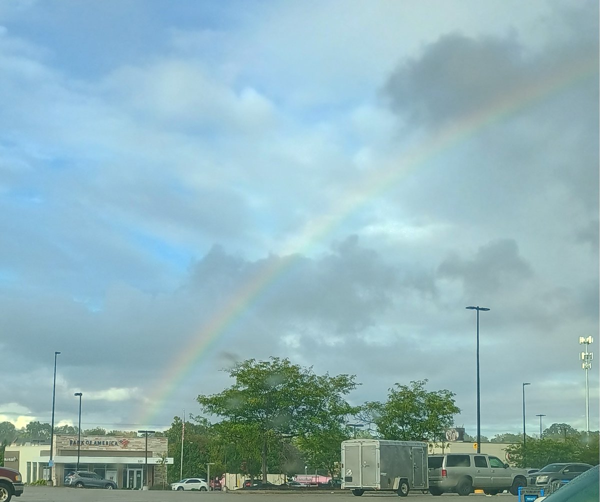 BizIntelGuy's tweet photo. I've heard there is a pot of gold at the end of the rainbow. I found the end of the rainbow, but all the gold was in someone else's account at @BankofAmerica . https://t.co/m6CtfNfDj1