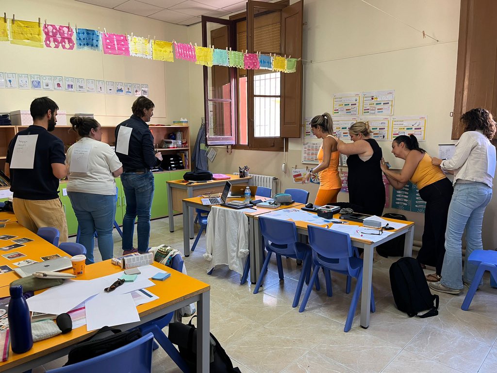 Anna Jolonch (@annajolonch) on Twitter photo Com desenvolupar i fer crèixer el talent de l'equip al centre? Matí ric i intens de <a href="/lid_barcelona/">LID Barcelona - Centre de Lideratge Educatiu</a> amb <a href="/taguilarv/">Toni Aguilar Vidal</a> sessió d'acompanyament a l'equip directiu il·lusionat i compromés <a href="/EpiaCalella/">Escola Pia Calella</a> Acabem amb compromisos d'acció per a la millora! #lideratgepedagògic Com desenvolupar i fer crèixer el talent de l'equip al centre? Matí ric i intens de <a href="/lid_barcelona/">LID Barcelona - Centre de Lideratge Educatiu</a> amb <a href="/taguilarv/">Toni Aguilar Vidal</a> sessió d'acompanyament a l'equip directiu il·lusionat i compromés <a href="/EpiaCalella/">Escola Pia Calella</a> Acabem amb compromisos d'acció per a la millora! #lideratgepedagògic