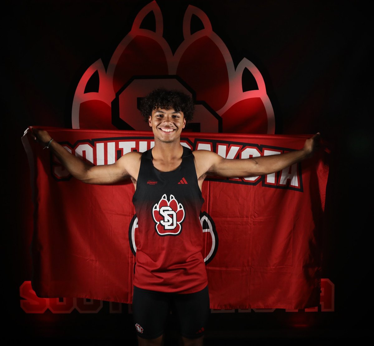 Very excited to announce my commitment to <a href="/SDCoyotesXCTF/">South Dakota Track & Field / Cross Country</a>  Yotes Up!