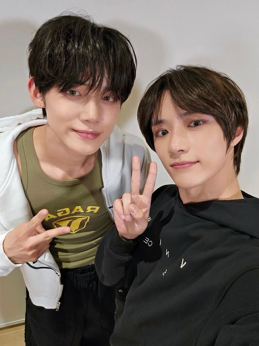 txt_sarangdan2's tweet photo. 240930 #TOMORROW_X_TOGETHER 웨이보 https://t.co/Xwn8ETGHYR