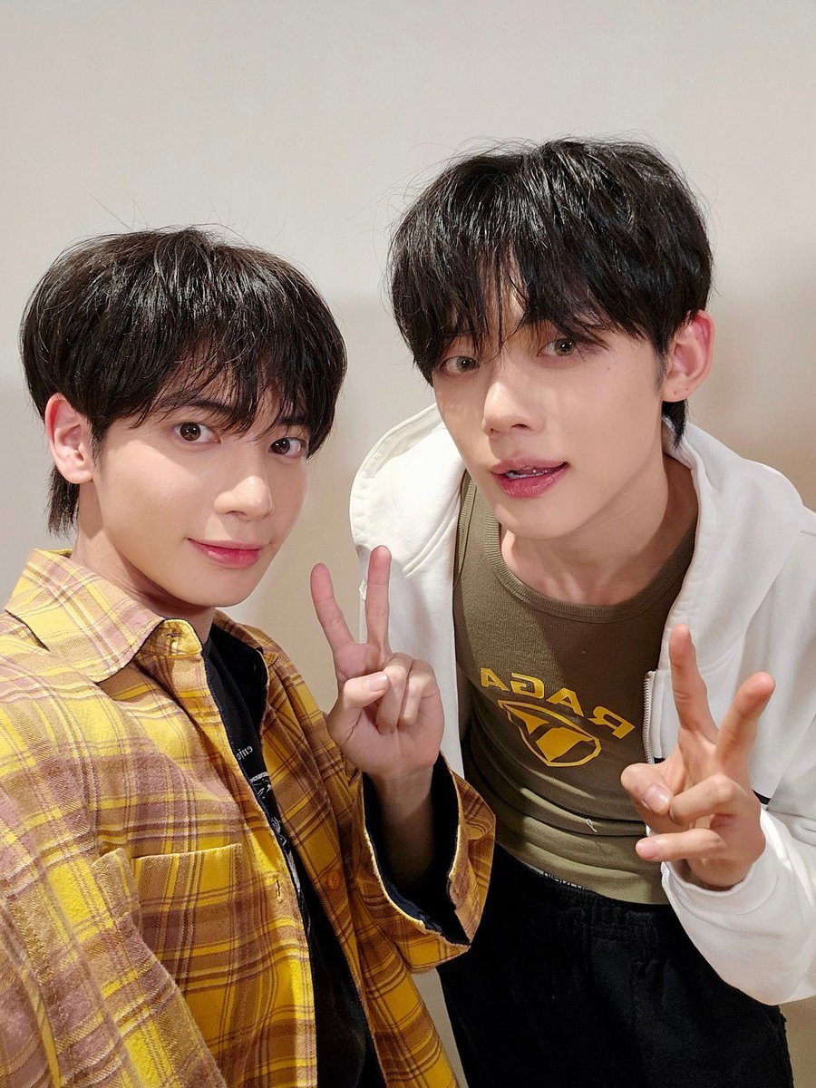 txt_sarangdan2's tweet photo. 240930 #TOMORROW_X_TOGETHER 웨이보 https://t.co/Xwn8ETGHYR