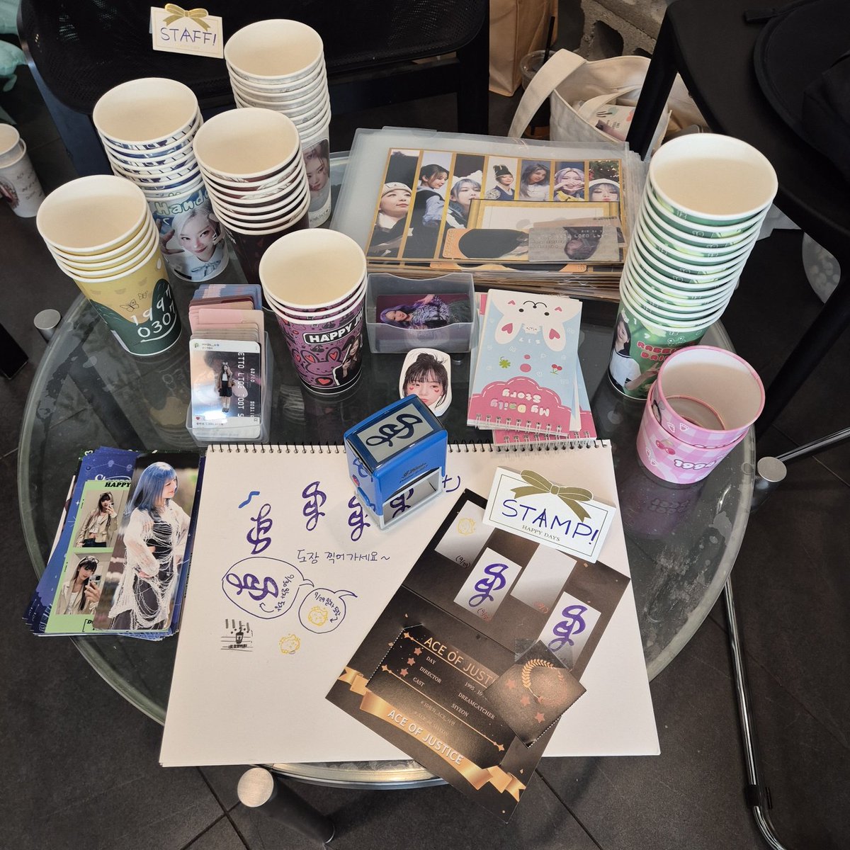 시연 생일카페 2일차 완료

내일도 오전 8시에 오픈합니다
시연 생일 당일날도 많은 방문과 축하 부탁드립니다!

나눔존도 운영중입니다! 듴템하세요!!

#10월의_ACE_시연
#ACE_of_SIYEON