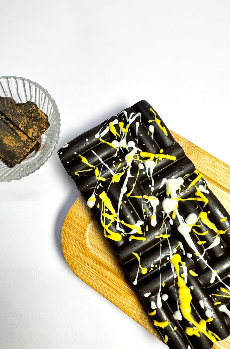 ChocoMuse_'s tweet photo. Ever tried Kunafa in a chocolate? 😍 Our Kunafa Pistachio Chocolate is the ultimate fusion of rich Middle Eastern kunafa &amp; desi love for pistachios, wrapped in delicious chocolate. 🌰🍫 Crunchy, creamy, &amp; oh-so-satisfying! You gotta try it! 

Tag a friend who’d love this! 👇 https://t.co/RKdlvQu36S