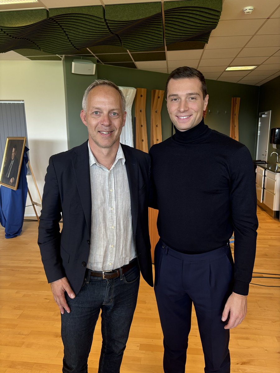 jacob ravn (@ravn_jacob) on Twitter photo C'était un grand plaisir de rencontrer <a href="/RNational_off/">Rassemblement National</a> Jordan Bardella à Næstved samedi dernier. J'ai remarqué que vous souhaiteriez renforcer à la fois la compétitivité de la France et de l'UE. J'espère que cela sera une priorité majeure pour la nouvelle Com. Merci <a href="/DanskDf1995/">Dansk Folkeparti</a> C'était un grand plaisir de rencontrer <a href="/RNational_off/">Rassemblement National</a> Jordan Bardella à Næstved samedi dernier. J'ai remarqué que vous souhaiteriez renforcer à la fois la compétitivité de la France et de l'UE. J'espère que cela sera une priorité majeure pour la nouvelle Com. Merci <a href="/DanskDf1995/">Dansk Folkeparti</a>