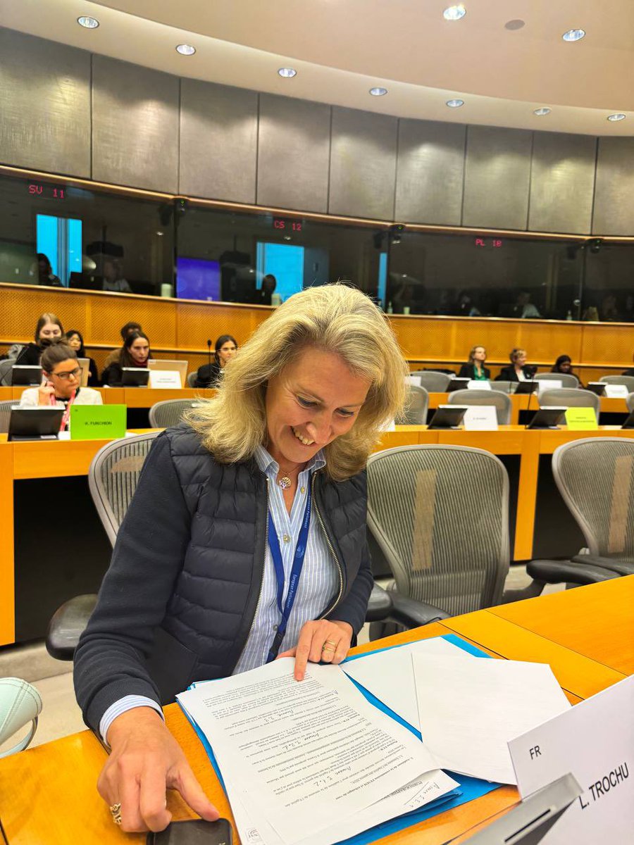 Au travail au sein de la commission Droit des Femmes et égalité des genres. 

#ecr #Bruxelles