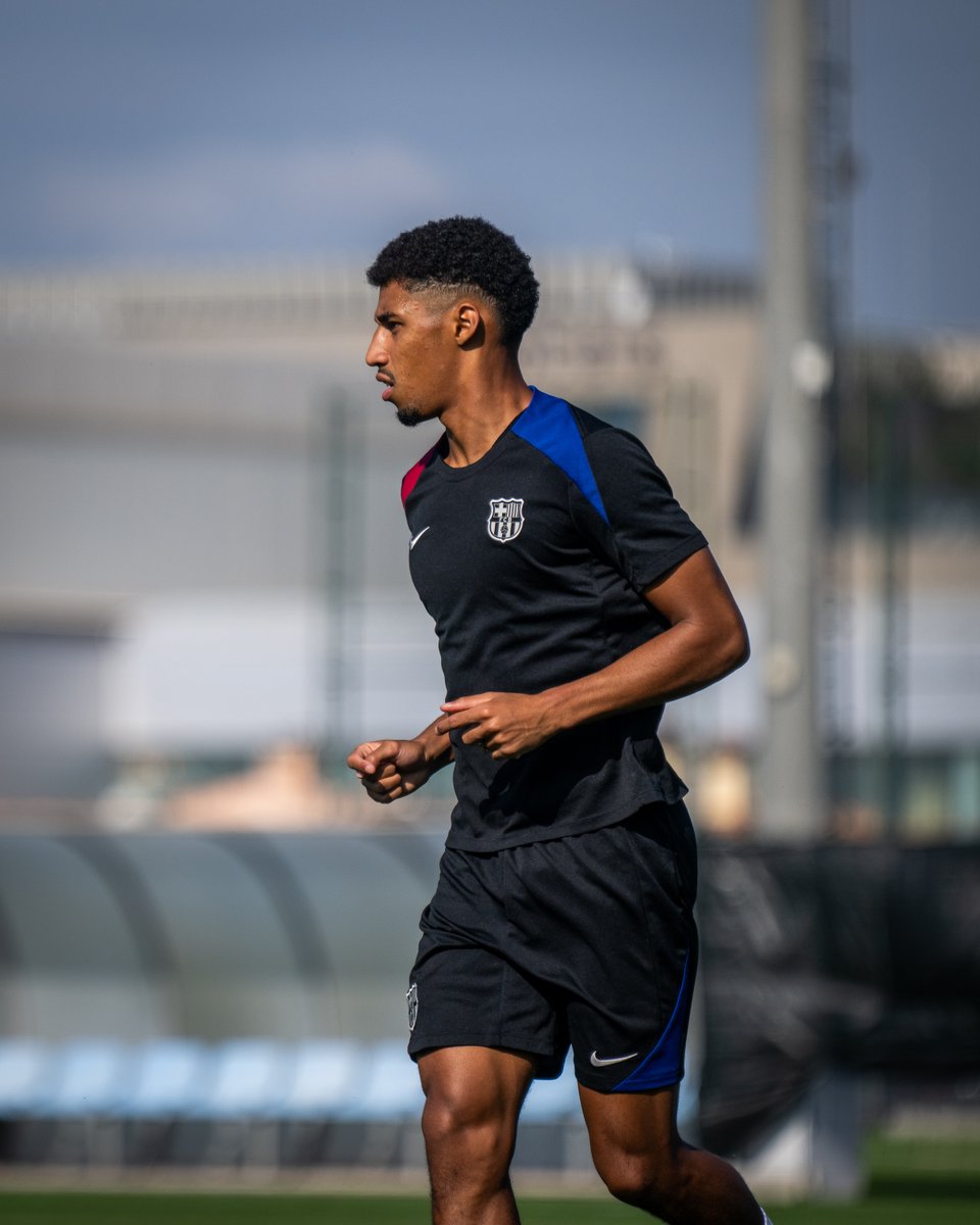 FCBarcelonaB's tweet photo. 🔛 𝑵𝑶𝑽𝑨 𝑺𝑬𝑻𝑴𝑨𝑵𝑨!

⚽ Arrenquem la preparació del proper partit a Sestao!

💪 ¡Nueva semana, a por el próximo reto!

💙❤ https://t.co/BCTCPxpzUV
