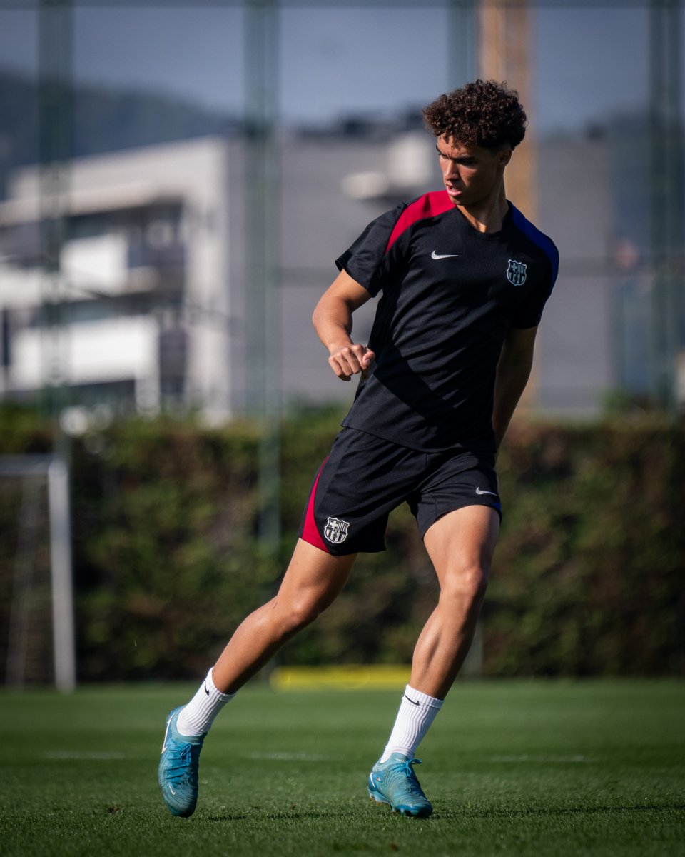 FCBarcelonaB's tweet photo. 🔛 𝑵𝑶𝑽𝑨 𝑺𝑬𝑻𝑴𝑨𝑵𝑨!

⚽ Arrenquem la preparació del proper partit a Sestao!

💪 ¡Nueva semana, a por el próximo reto!

💙❤ https://t.co/BCTCPxpzUV