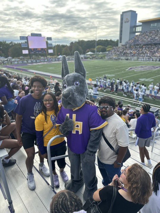 ThrowerJayden's tweet photo. I wish to express my sincere gratitude to @UAlbanyTRACK for hosting me during my official visit The hospitality and warmth extended to me upon my arrival in NY were truly remarkable. Coaches and team I am truly thankful for everything and I am grateful for the experience. @GoMVB https://t.co/bSb0EGqWGf