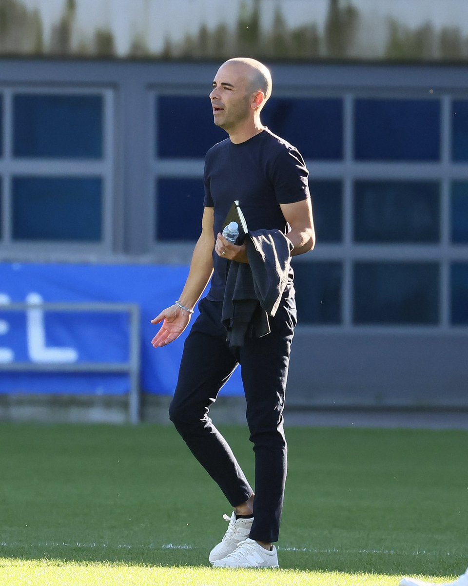 jlsanchezvera's tweet image. La primera vez siempre fue, es y será especial.

Eskerrik asko por TODO❤️

Seguimos construyendo nuestro camino y haciendo un equipo cada vez más de su gente. EQUIPO SIEMPRE.

Nos vemos en dos semanas!!!

Aupa erreala!!🔵⚪️

#beplayer #newbalance #futbol #futfem #sanchezvera