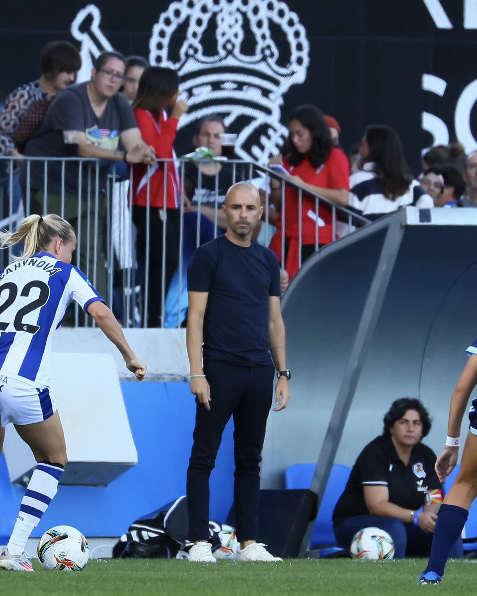 jlsanchezvera's tweet image. La primera vez siempre fue, es y será especial.

Eskerrik asko por TODO❤️

Seguimos construyendo nuestro camino y haciendo un equipo cada vez más de su gente. EQUIPO SIEMPRE.

Nos vemos en dos semanas!!!

Aupa erreala!!🔵⚪️

#beplayer #newbalance #futbol #futfem #sanchezvera