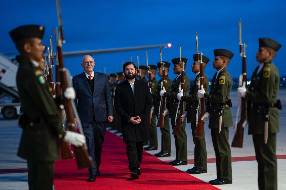 Julio Berdegué (@julioberdegue) on Twitter photo En nombre de la presidenta electa <a href="/Claudiashein/">Claudia Sheinbaum Pardo</a>, di la bienvenida a México al presidente de Chile <a href="/GabrielBoric/">Gabriel Boric Font</a>, que declaró: "México no es solo un socio estratégico, sino que un país amigo y es un honor representar a Chile en un momento tan importante de su historia" En nombre de la presidenta electa <a href="/Claudiashein/">Claudia Sheinbaum Pardo</a>, di la bienvenida a México al presidente de Chile <a href="/GabrielBoric/">Gabriel Boric Font</a>, que declaró: "México no es solo un socio estratégico, sino que un país amigo y es un honor representar a Chile en un momento tan importante de su historia"