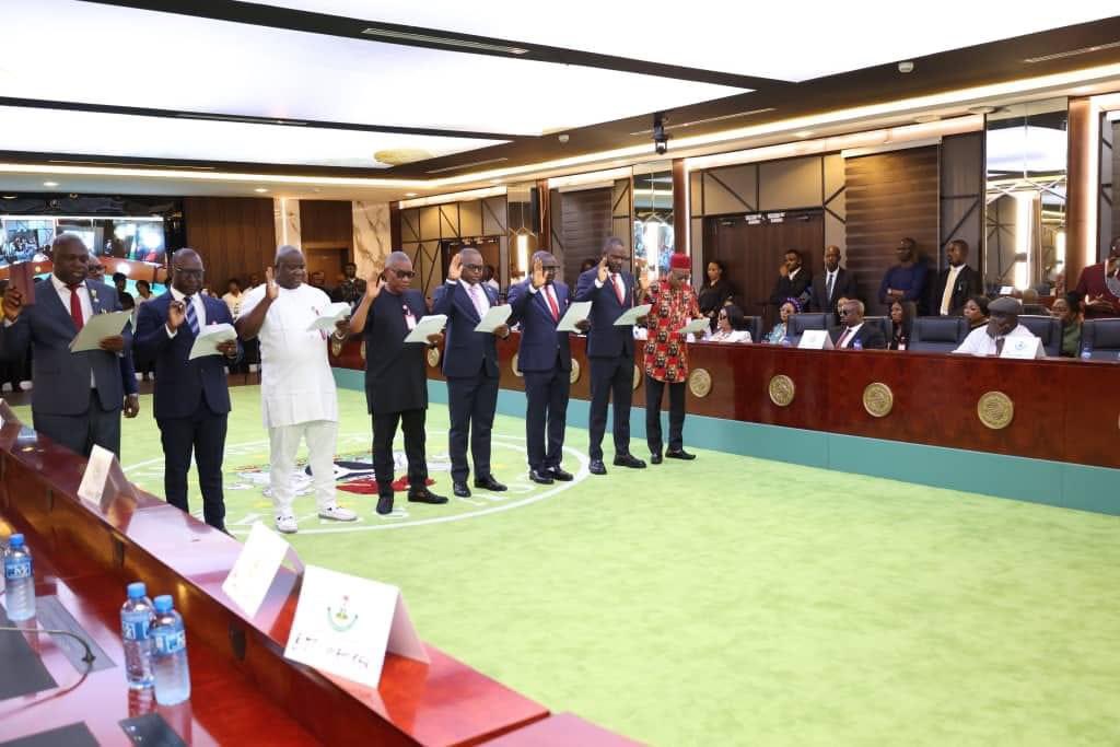 Pastor_BDAnike's tweet photo. Ndi Enugu East, today, the 30th of September, 2024, His Excellency, Dr. Peter Ndubuisi Mbah, the Executive Governor of Enugu State, swore in your servant, I, Beloved-Dan Anike, along with 16 other newly elected Local Government Chairmen across the state, as well as our deputies. https://t.co/ofMKPVFr9x